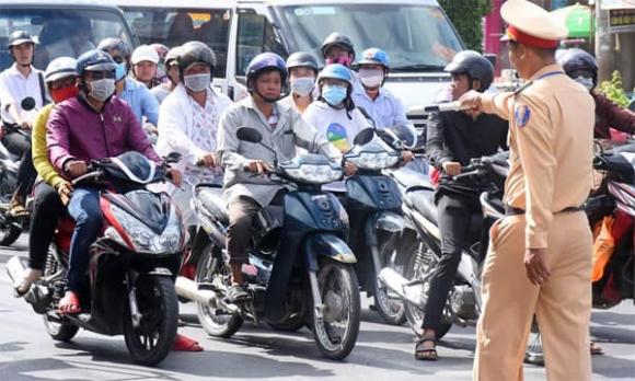 Người đi xe máy phải bắt buộc giảm tốc độ khi nào, an toàn giao thông, luật giao thông