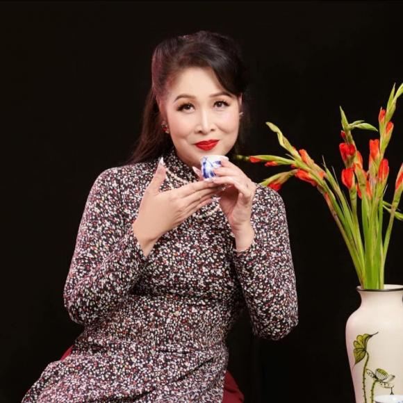 NSND Hồng Vân, sao Việt