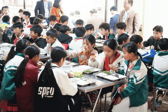 Chính sách ưu đãi cho trẻ em, hỗ trợ tiền ăn trưa bán trú cho học sinh