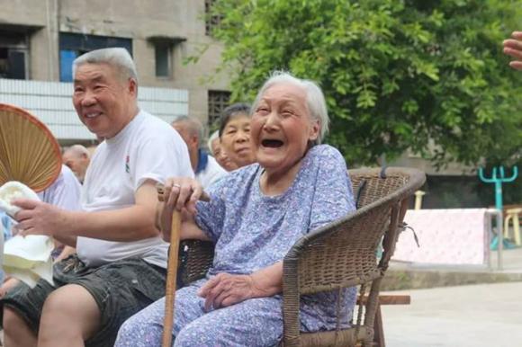 người già nên để lại gì cho con cháu