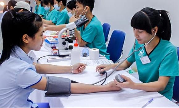 người dân được khám sức khỏe định kỳ, 