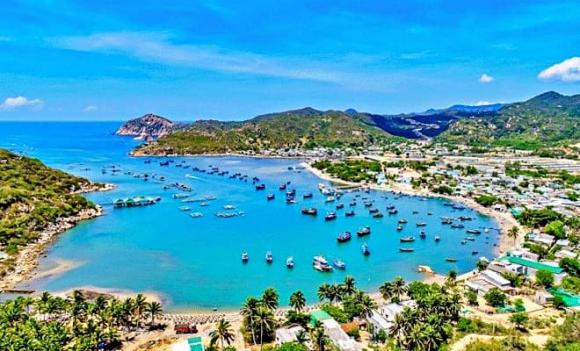 Địa Trung Hải của Việt Nam, thác nước trên biển, Vịnh Vĩnh Hy, Ninh Thuận