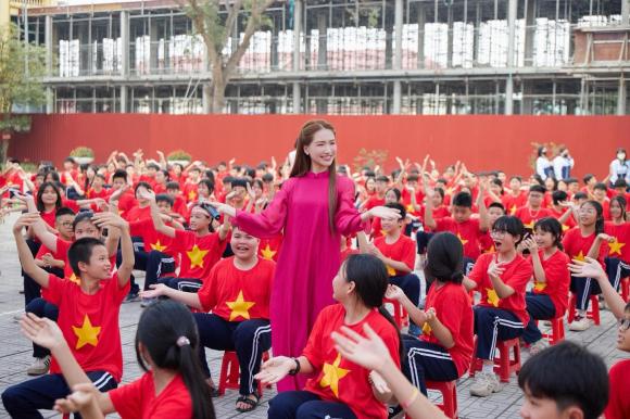 Sao Việt 8/5, tin sao việt mới nhất