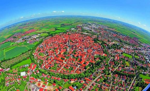kim cương, Nördlingen, Đức, Thị trấn chứa 72.000 tấn kim cương