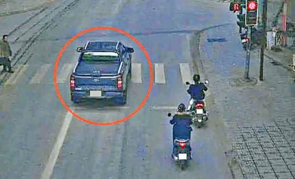 đèn đỏ, vi phạm giao thông, dừng chờ quá vạch