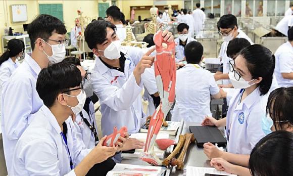 học phí ngành y, tuyển sinh đại học, học phí đại học