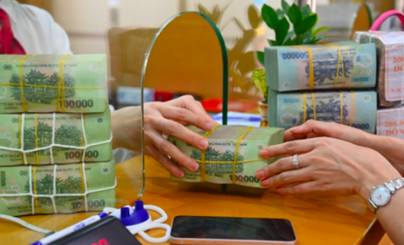 tiết kiệm, gửi tiền ngân hàng nào, ngân hàng nào đang có lãi suất cao nhất