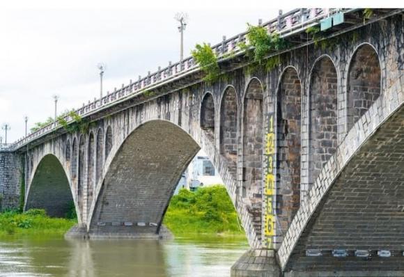 Cầu vòm đá, cầu Ka Long
