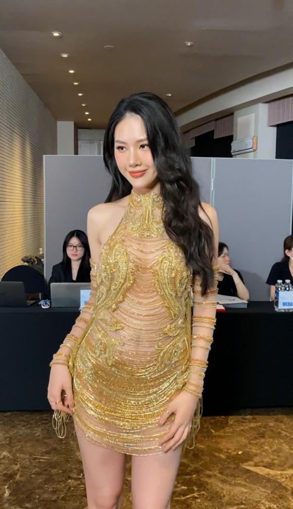 siêu mẫu Anh Thư, Hoa hậu Quế Anh, sao Việt 