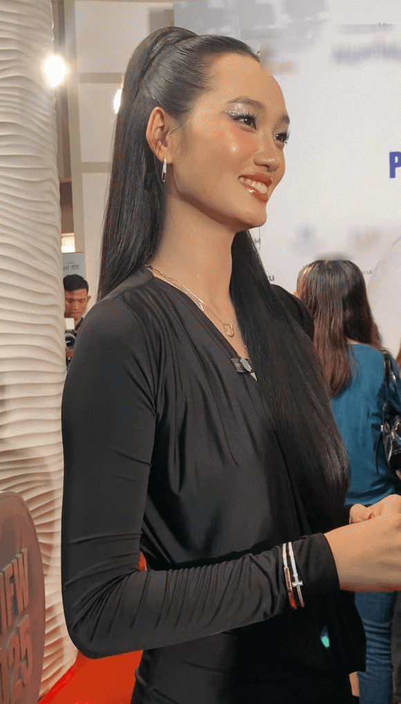 siêu mẫu Anh Thư, Hoa hậu Quế Anh, sao Việt 