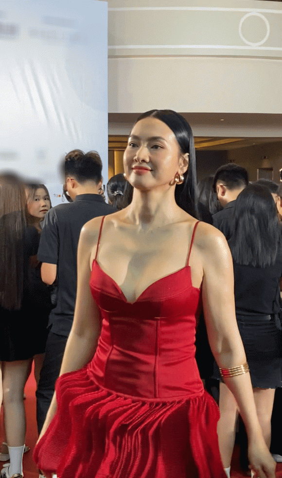 siêu mẫu Anh Thư, Hoa hậu Quế Anh, sao Việt 