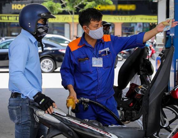đổ xăng giờ nào, tại sao nên đổ xăng vào buổi trưa