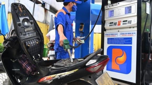 đổ xăng giờ nào, tại sao nên đổ xăng vào buổi trưa