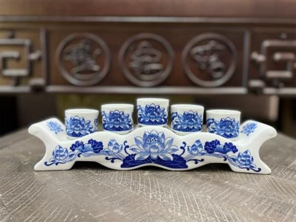 Thắp hương đặt 3 hay 5 chén nước, phong thủy