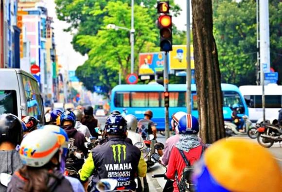 đèn đỏ, đèn xanh, đèn vàng, Luật Trật tự an toàn giao thông đường bộ 2024, vi phạm giao thông