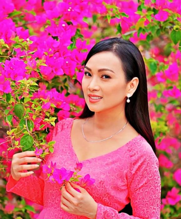 Ca sĩ Việt giàu nhất thế giới, Hà Phương, chị ruột của Minh Tuyết,  em gái của ca sĩ Cẩm Ly