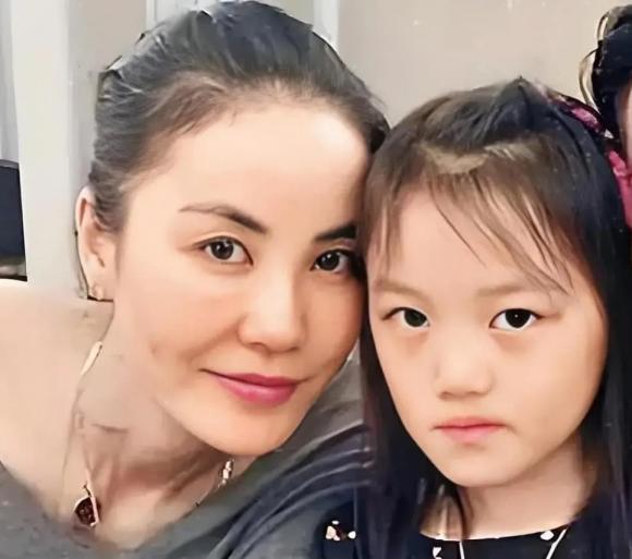 con gái hở hàm ếch của Vương Phi, Lý Yên, Vương Phi, sao Hoa ngữ