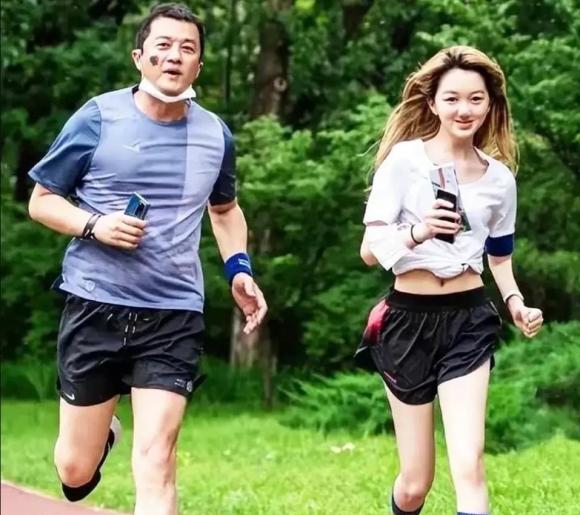 con gái hở hàm ếch của Vương Phi, Lý Yên, Vương Phi, sao Hoa ngữ