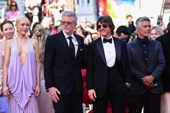 Thảm đỏ LHP Cannes, cannes 2025, thảm đỏ sao,  Chompoo Araya, tom cruise