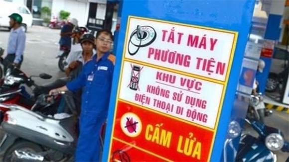 Quy định sử dụng điện thoại nơi công cộng, mức phạt sử dụng điện thoại ở cây xăng