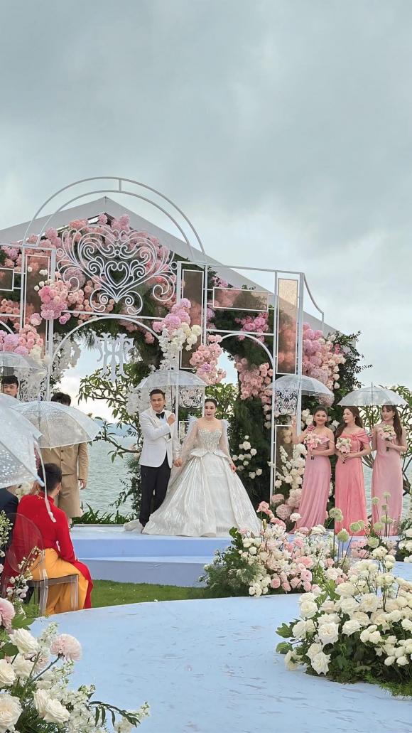 ca sĩ Hồ Quỳnh Hương, sao Việt