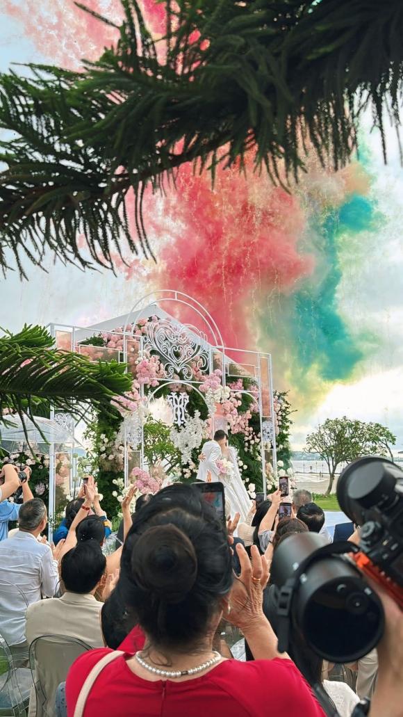 ca sĩ Hồ Quỳnh Hương, sao Việt