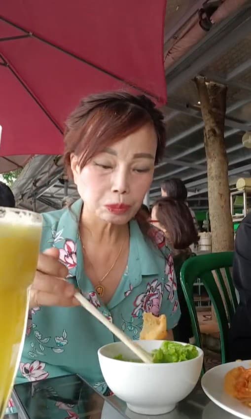 Cô dâu Thu Sao, Thu Sao, cặp đôi lệch tuổi