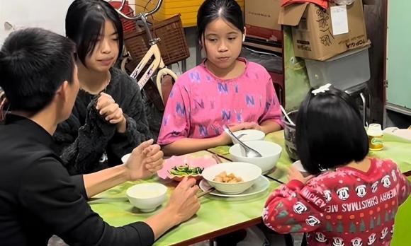 giáo dục con, dạy con cách ăn, chăm con