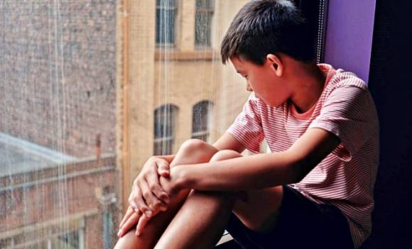 con nhà giàu, con nhà nghèo, con nhà trung lưu, giáo dục, cách nuôi dạy con