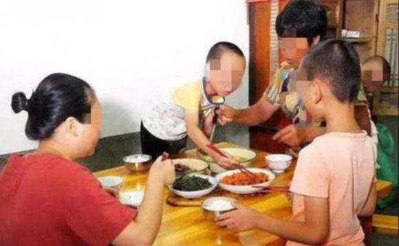 giáo dục con, dạy con cách ăn, chăm con