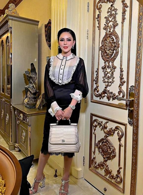 Thủy Tiên, Johnathan Hạnh Nguyễn, nhan sắc CEO Thủy Tiên