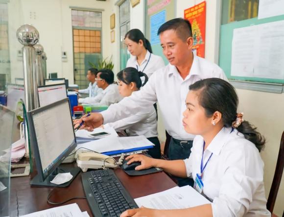Cán bộ, công chức, kiến thức