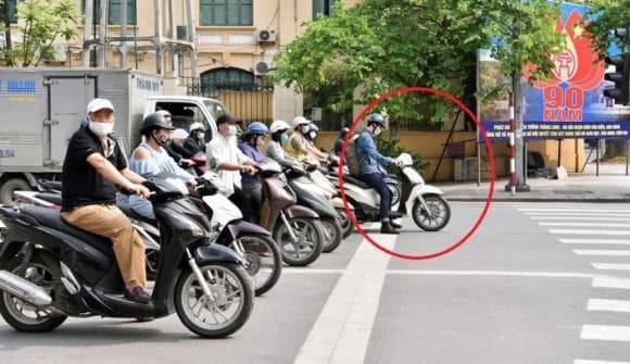  đè vạch dừng đèn đỏ, lỗi đè vạch, lỗi vượt đèn đỏ