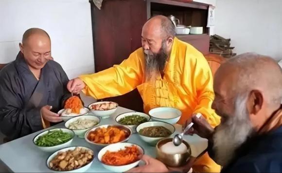 tại sao nhà sư ăn chay nhưng vẫn tăng cân, ăn chay có tăng cân không