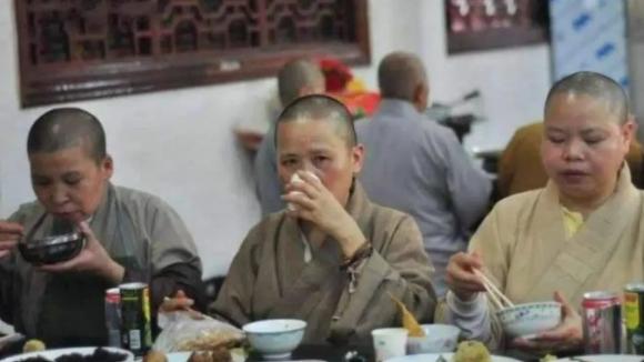 tại sao nhà sư ăn chay nhưng vẫn tăng cân, ăn chay có tăng cân không