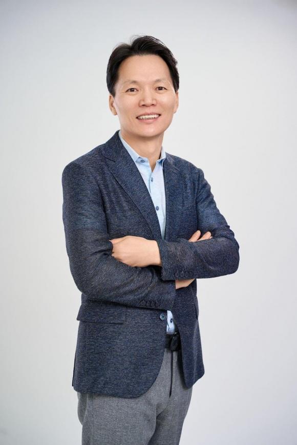 Bác sĩ Kim Young Moon, Mi and Mo Clinic 