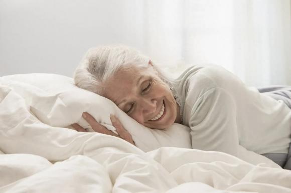 người già nên ngủ lúc mấy giờ