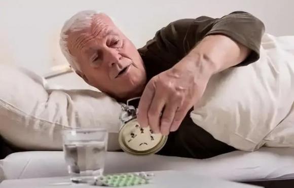 người già nên ngủ lúc mấy giờ