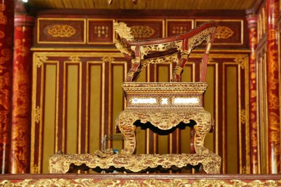 ngai vàng, phá ngai vàng, tội phá ngai vàng, kiến thức 