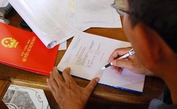 Sang tên sổ đỏ, có nên sang tên sổ đỏ cho con sớm