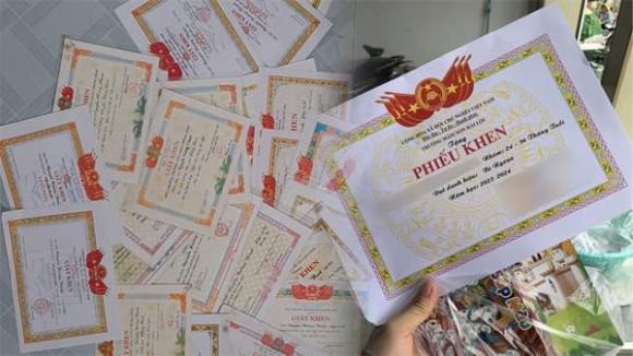 khoe giấy khen của con, mạng xã hội, kiến thức
