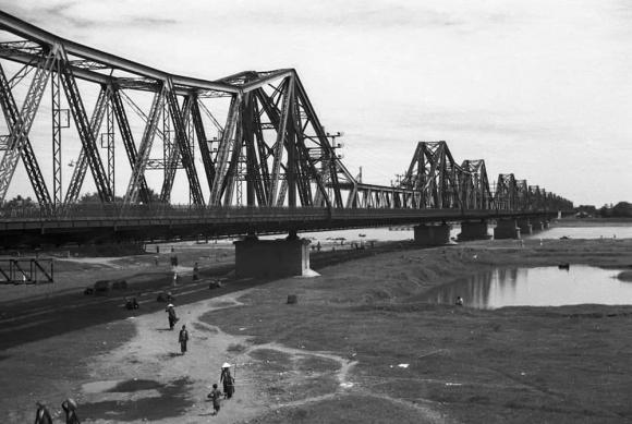 tháp Eiffel nằm ngang, cầu long biên, cầu ở hà nội