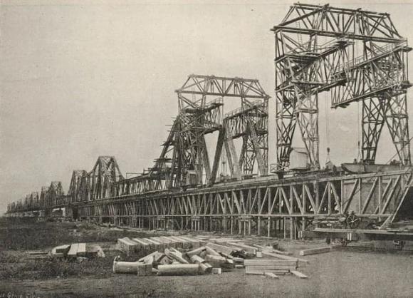 tháp Eiffel nằm ngang, cầu long biên, cầu ở hà nội