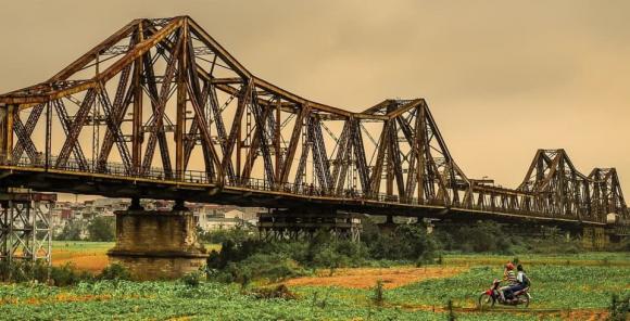 tháp Eiffel nằm ngang, cầu long biên, cầu ở hà nội