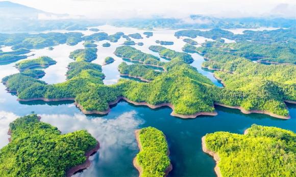  Hạ Long trên cao nguyên, Cù lao giữa đại dương, sap nhập tỉnh