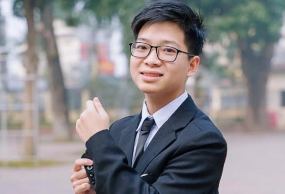 thủ khoa, Đại học Quốc gia Hà Nội 2025, tự học, kỳ thi đánh giá năng lực