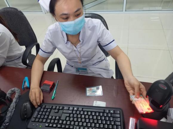 Luật BHXH, phương thức dùng thẻ BHYT đi khám chữa bệnh