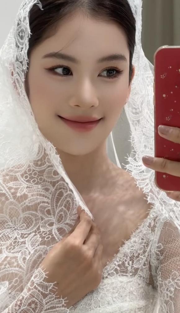 Nam Em, Nam Anh, sao Việt 