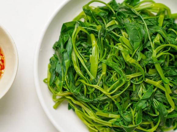 rau muống nhiễm độc
