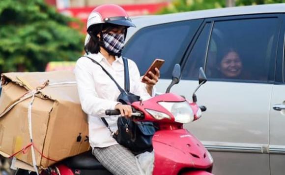 Sử dụng điện thoại khi dừng đèn đỏ, nghị định 168, luật giao thông